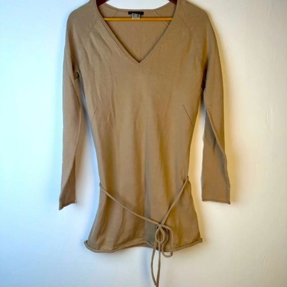 Venus Sweater - Picture 1 of 3